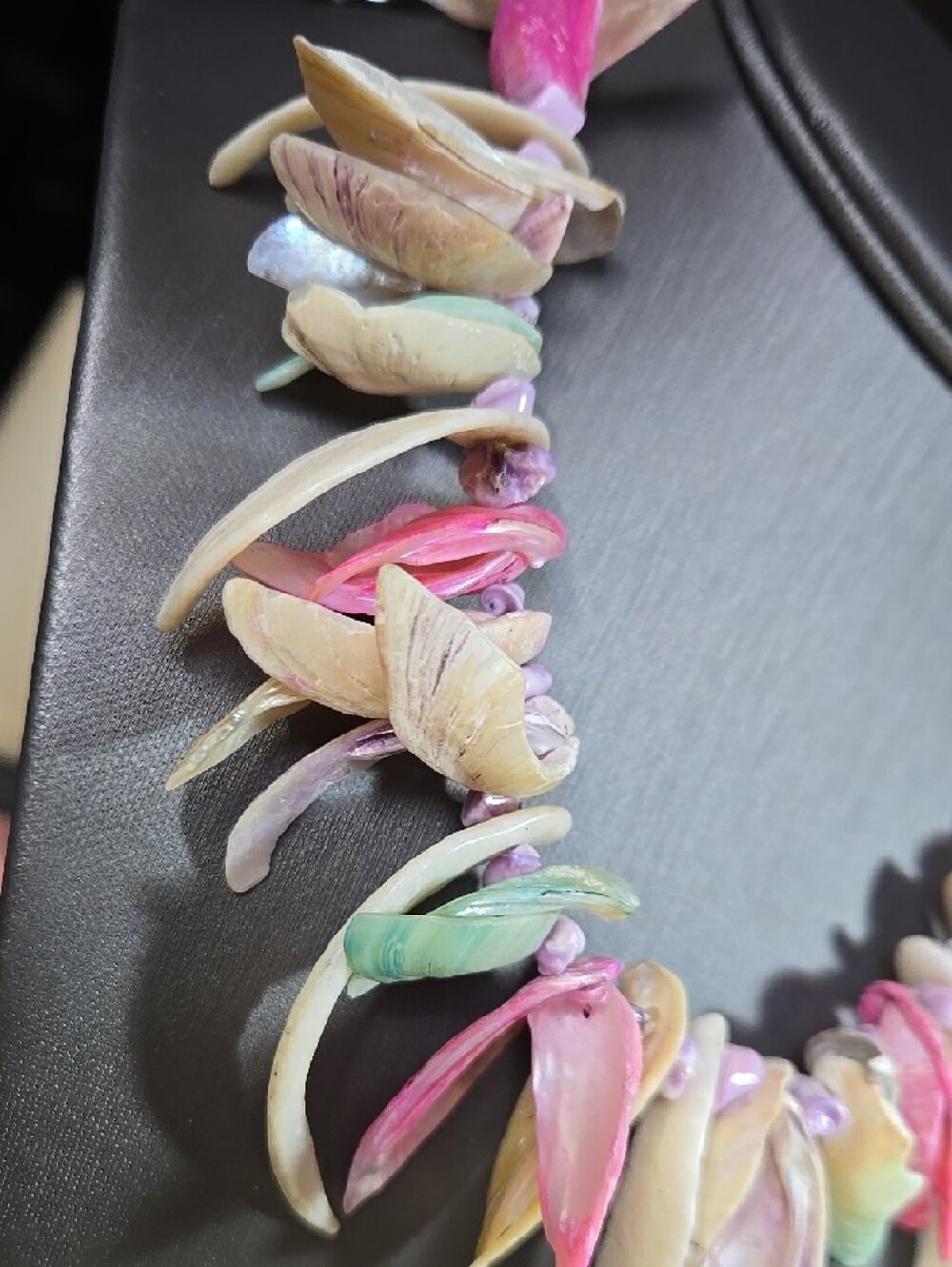 Handcrafted Multicolor Shell Statement Necklace - Picture 2 of 10